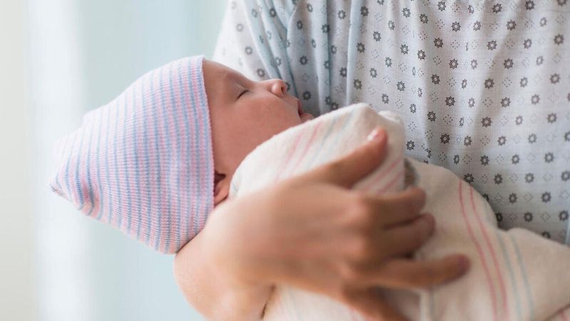 Trẻ sơ sinh khó ngủ, ngủ không sâu: nguyên nhân và cách giúp trẻ ngủ ngon hơn