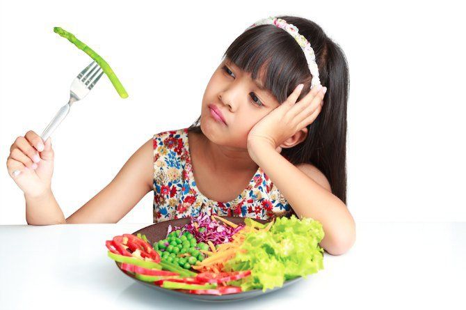 Tại sao bé vẫn bị táo bón dù ăn nhiều rau?
