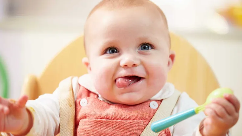 Bánh ăn dặm cho bé 5 tháng: thực phẩm phù hợp hay không?