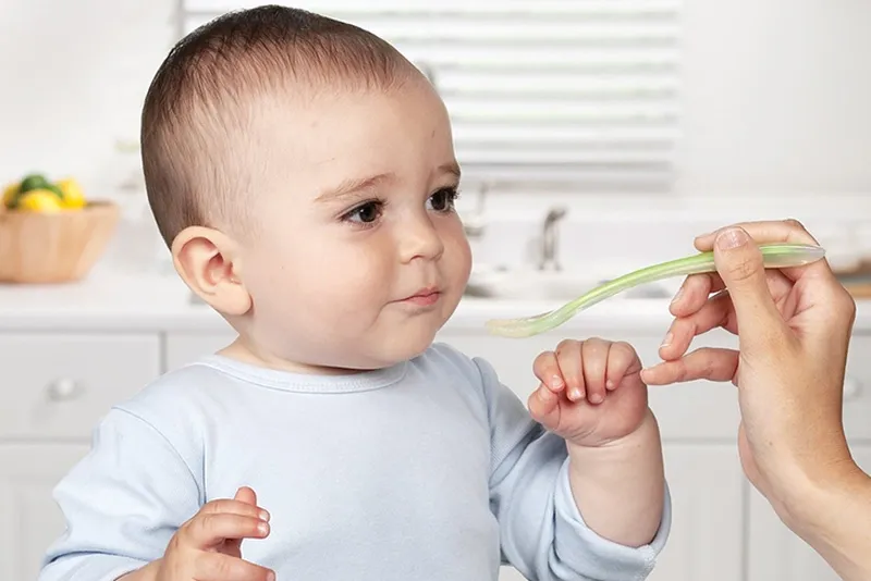 Trẻ 1 tuổi cần bổ sung vitamin gì để phát triển toàn diện?