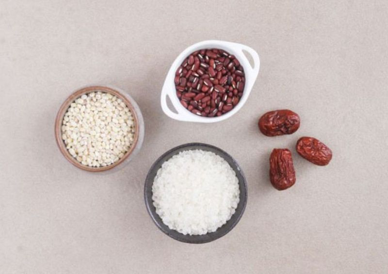 Cháo ý dĩ hạt sen cho bé ăn dặm: món bổ dưỡng và hữu ích