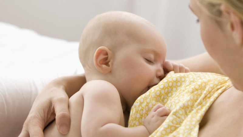 Sữa mẹ bị nóng phải làm sao để cải thiện?