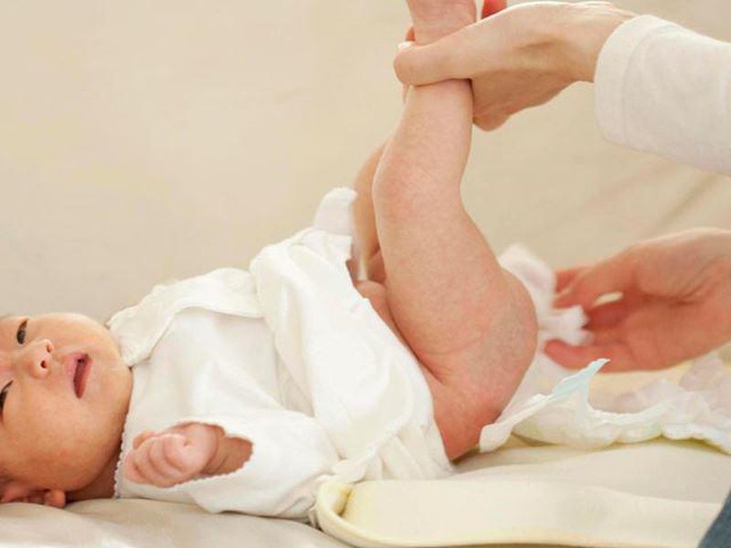 Trẻ bị đi ngoài nhiều lần trong ngày có sao không?