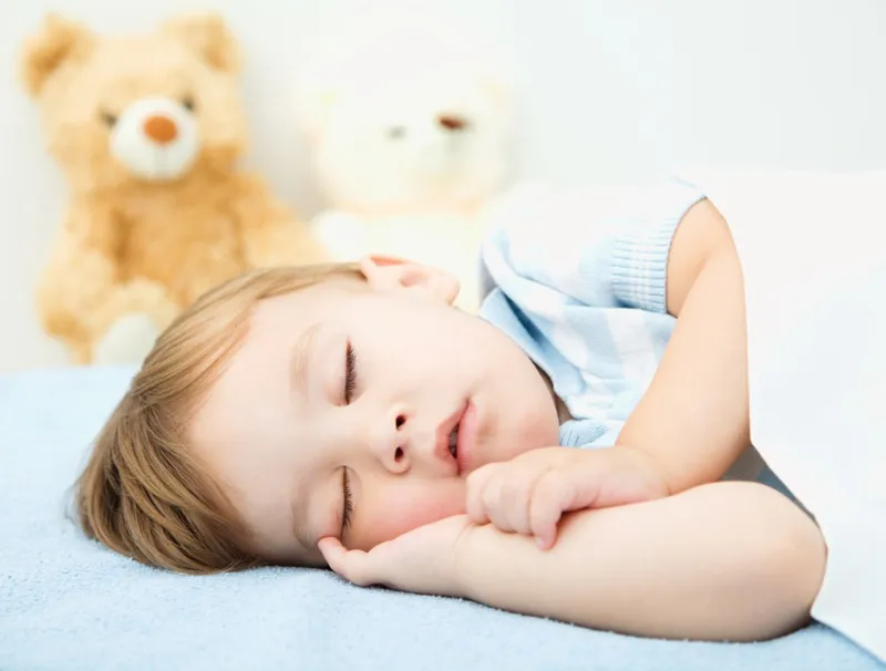 Bé ngủ nhiều sau khi ốm: dấu hiệu phục hồi hay bất thường?