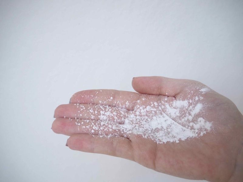 Những nguy hại của việc sử dụng phấn rôm đối với làn da của trẻ