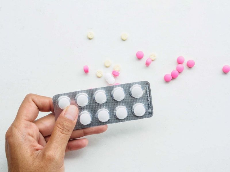Cho con bú có tẩy giun được không và ảnh hưởng của thuốc tẩy giun đến nguồn sữa