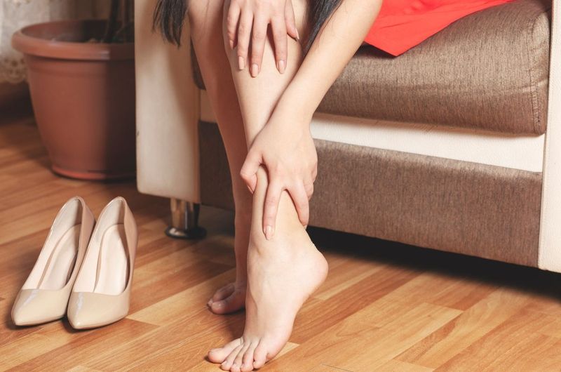 Tìm hiểu về tình trạng nhức chân và nguyên nhân gây ra