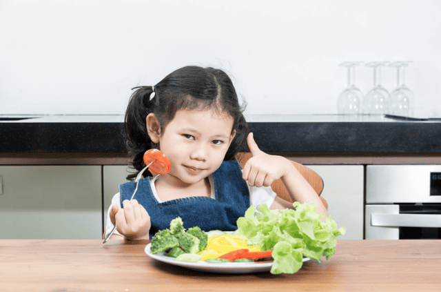 Chế độ dinh dưỡng cho trẻ theo từng độ tuổi | Vinmec
