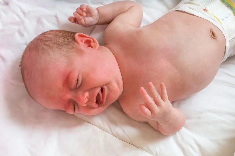 Trẻ sơ sinh bị sốt: nguyên nhân, nhiệt độ và cách xử lý