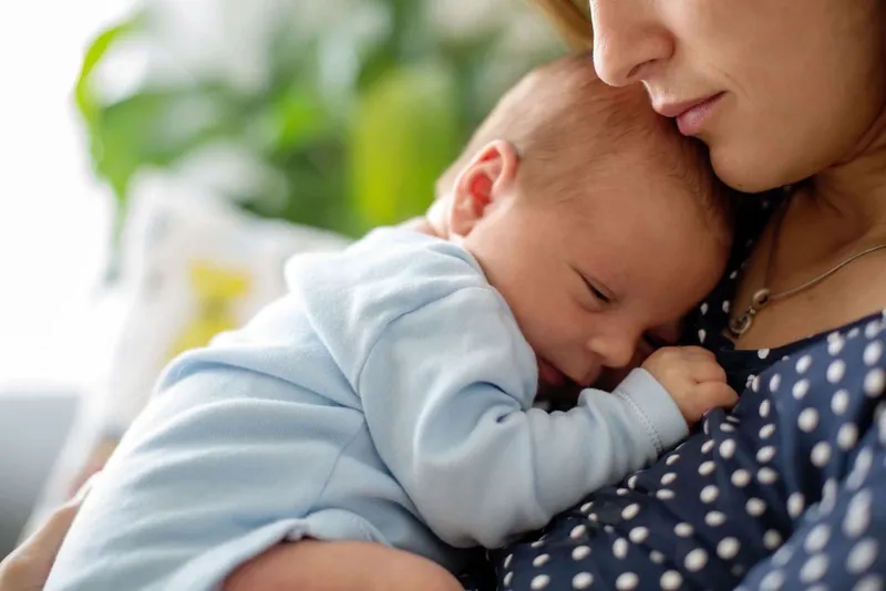 Cho con bú có tẩy giun được không và ảnh hưởng của thuốc tẩy giun đến nguồn sữa