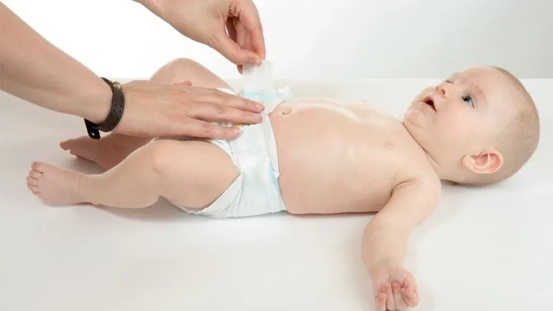 Thay bỉm cho trẻ sơ sinh: cách và số lượng bỉm cần dùng hàng ngày