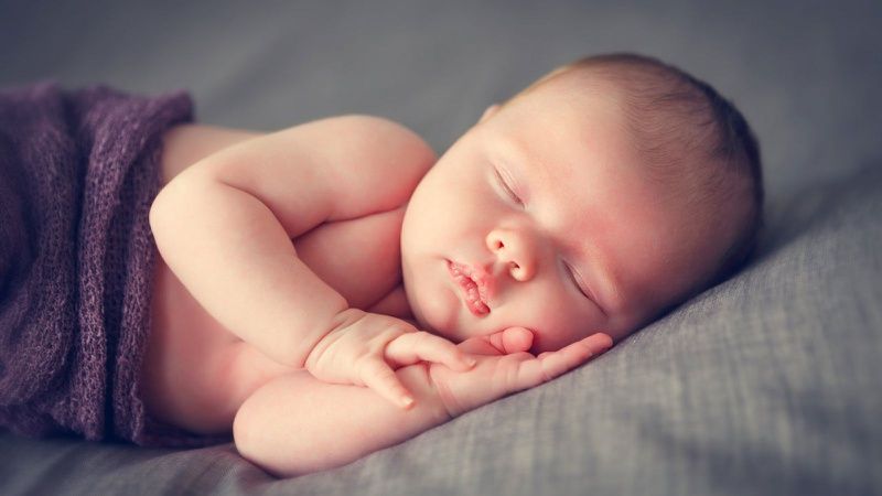 Cách dỗ trẻ khóc đêm và tạo môi trường ngủ thoải mái cho bé
