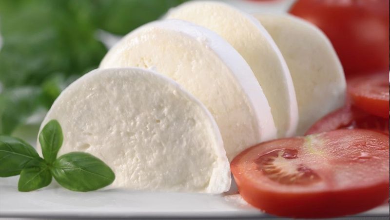 Cho trẻ ăn phô mai hàng ngày: có nên hay không?