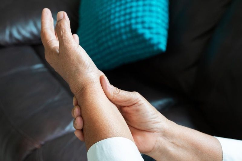 Tận dụng hiệu quả phương pháp hút dịch khớp cổ tay để chăm sóc sức khỏe