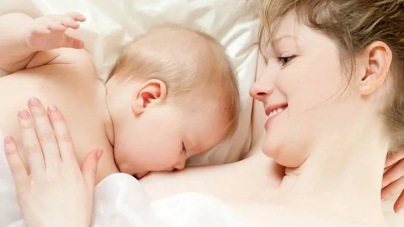 Cho trẻ sơ sinh uống nước: kiến thức cần biết