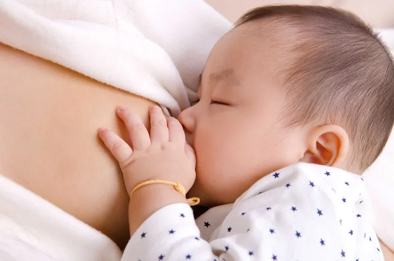 Sữa non khi mang thai: có nên nặn hay không?