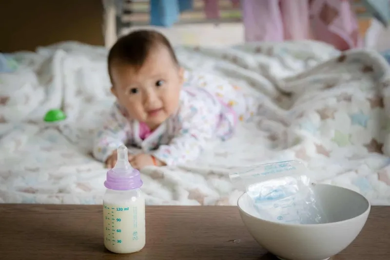 Cách bảo quản sữa mẹ khi không có tủ lạnh để đảm bảo chất lượng