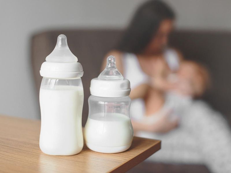 Sữa mẹ loãng phải làm sao để cải thiện?