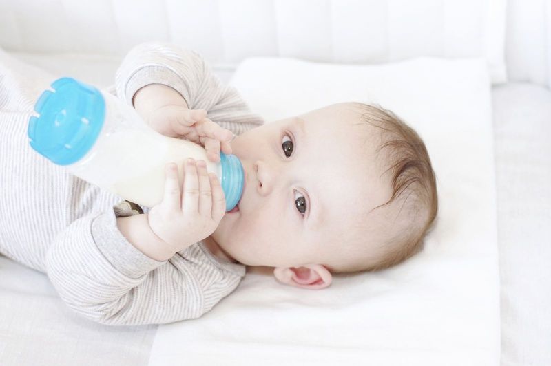 Tình trạng trẻ đi ngoài phân sống có nguy hiểm không?