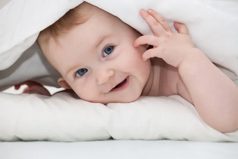 Mẹo để trẻ sơ sinh có lông mày đẹp theo kinh nghiệm dân gian