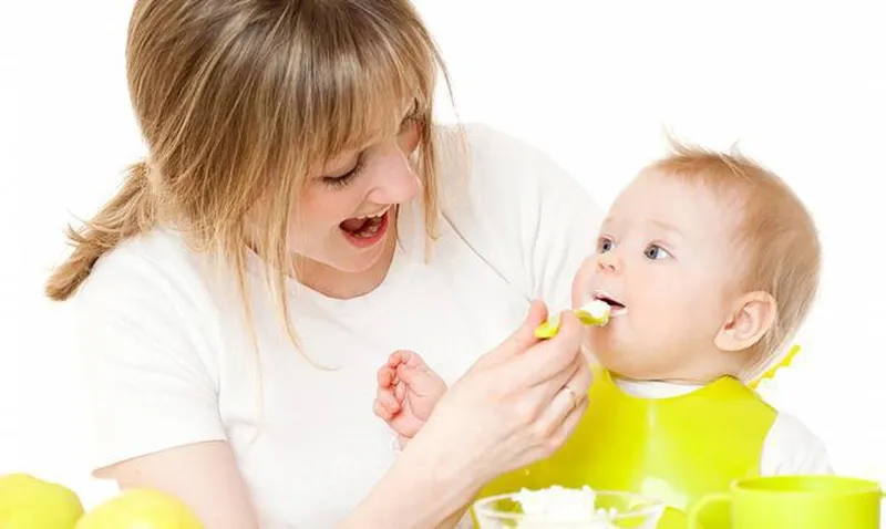 Cung cấp đủ dinh dưỡng cho bé theo từng độ tuổi và ảnh hưởng đến sự phát triển của trẻ