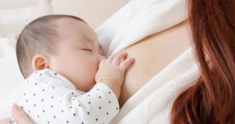 Sữa non có màu gì? màu sữa non lúc nào xuất hiện?
