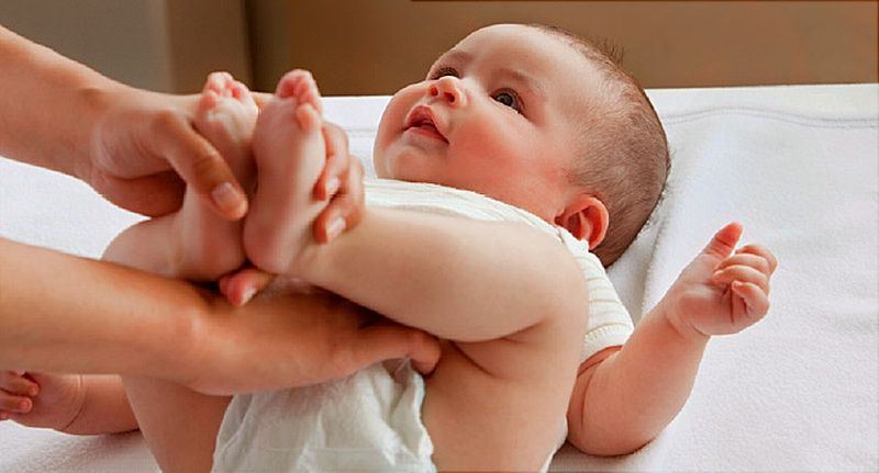 Cách nhận biết trẻ sơ sinh bị tiêu chảy và cách xử lý