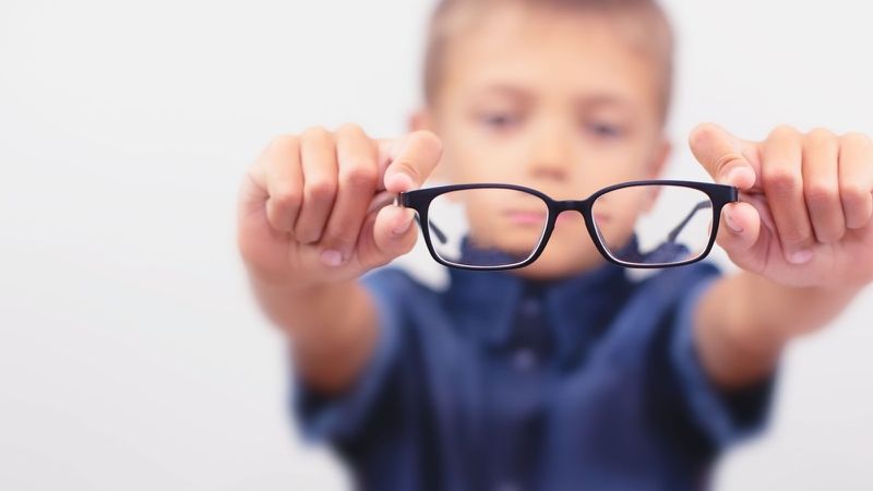 Lasik: phẫu thuật mắt bằng laser giúp khắc phục tật khúc xạ