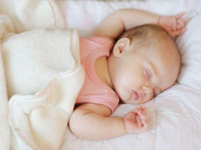 Trẻ sơ sinh ngủ ít: nguyên nhân và cách khắc phục