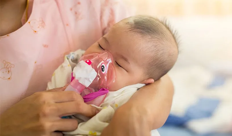 Trẻ sơ sinh vặn mình gầm gừ: bình thường hay dấu hiệu bệnh lý?