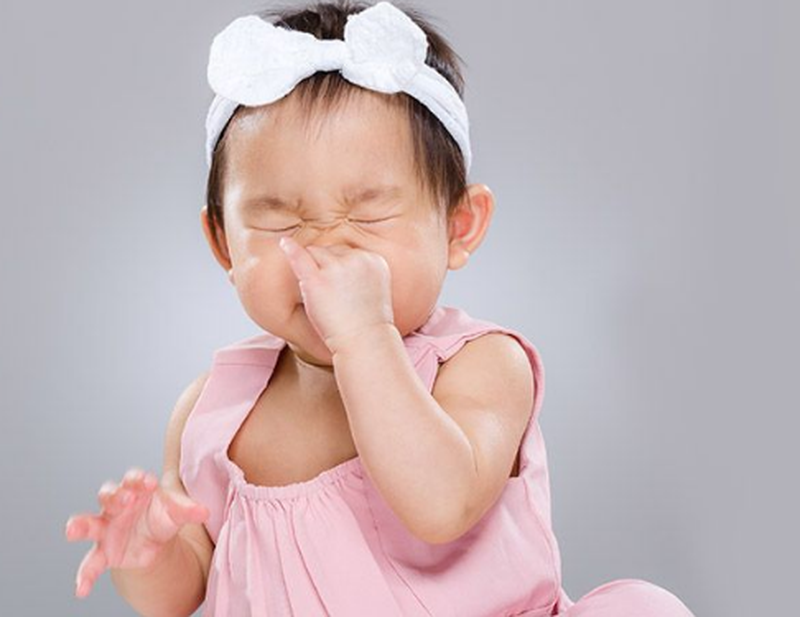 Nguyên nhân và cách chăm sóc khi trẻ sơ sinh bị nghẹt mũi về đêm