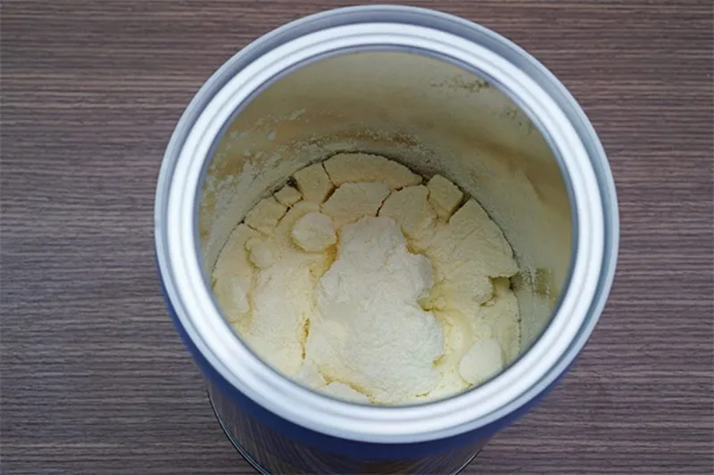 Sữa bột bị vón cục - hiện tượng và nguyên nhân gây lo lắng