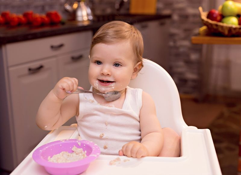 Bé 10 tháng tuổi: khi nào thích hợp để cho bé ăn cơm?