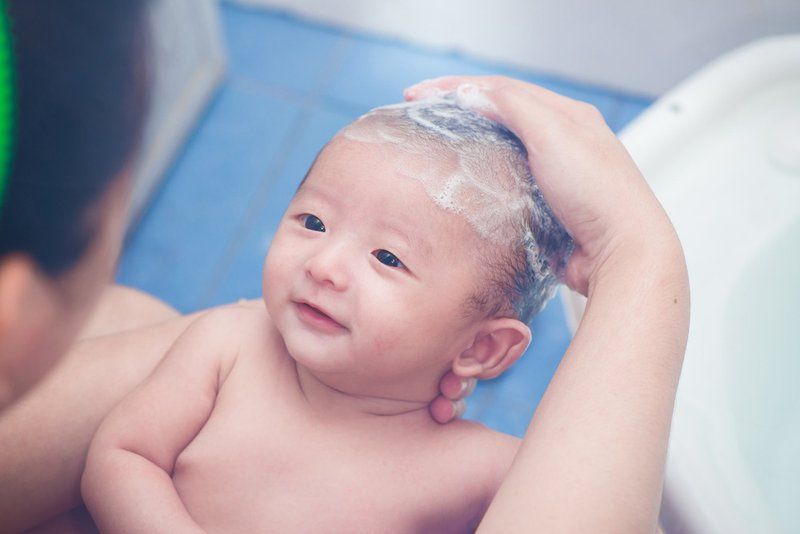 8 cách hạ sốt cho trẻ nhanh chóng và hiệu quả tại nhà