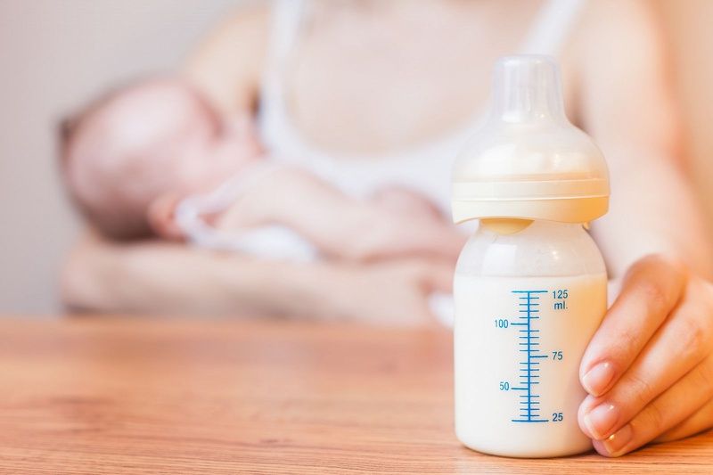 Sữa mẹ đặc và thơm: bí quyết để bé thích thú hơn