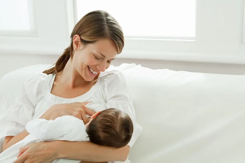 Có nên uống mật ong khi đang cho con bú?