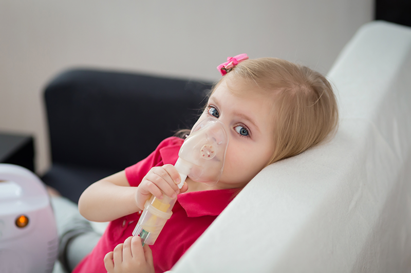 Trẻ sơ sinh bị nghẹt mũi, khò khè: nguyên nhân và cách xử lý