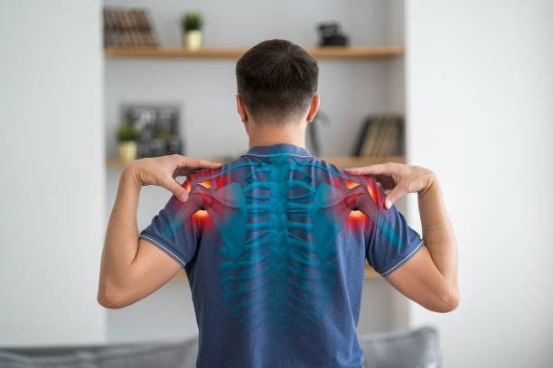 Đau xương bả vai: nguyên nhân và cách điều trị