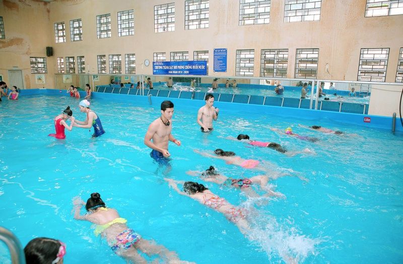 Lưu ý khi cho trẻ học bơi vào mùa hè để đảm bảo an toàn