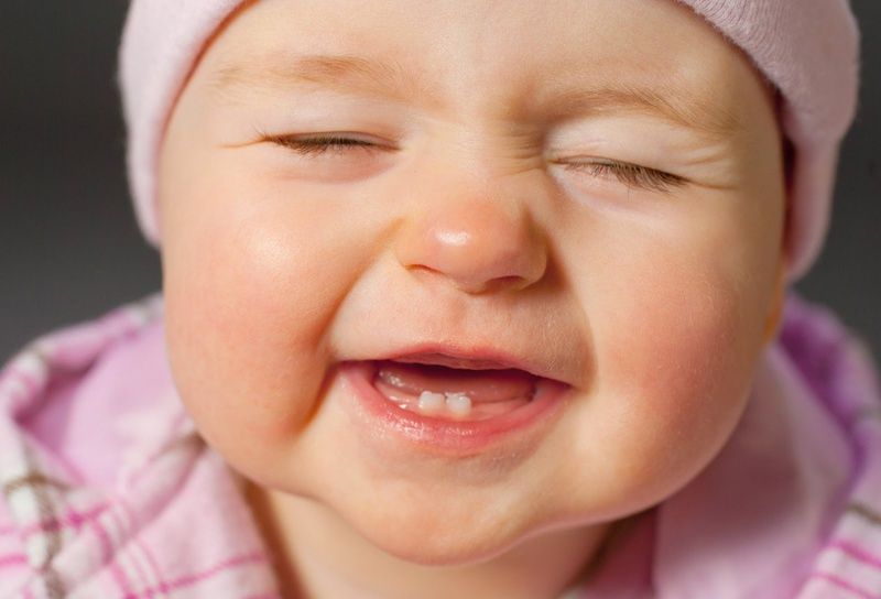 Giúp bé vượt qua giai đoạn mọc răng hàm một cách dễ dàng