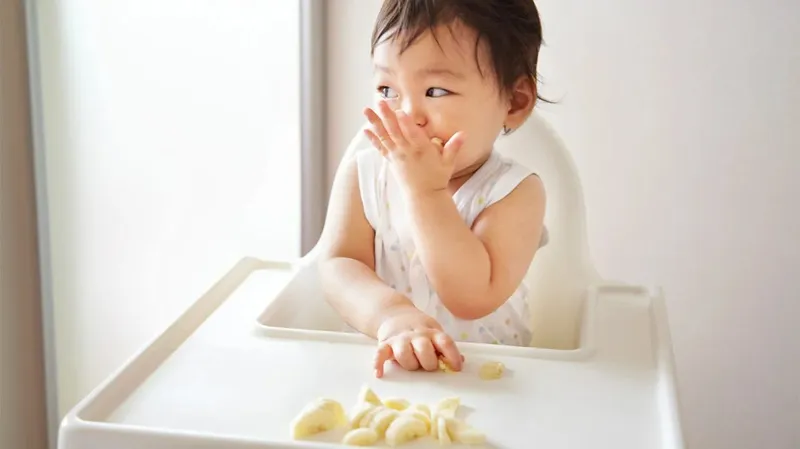 Trẻ 5 tháng tuổi ăn được hoa quả gì để bổ sung dưỡng chất?