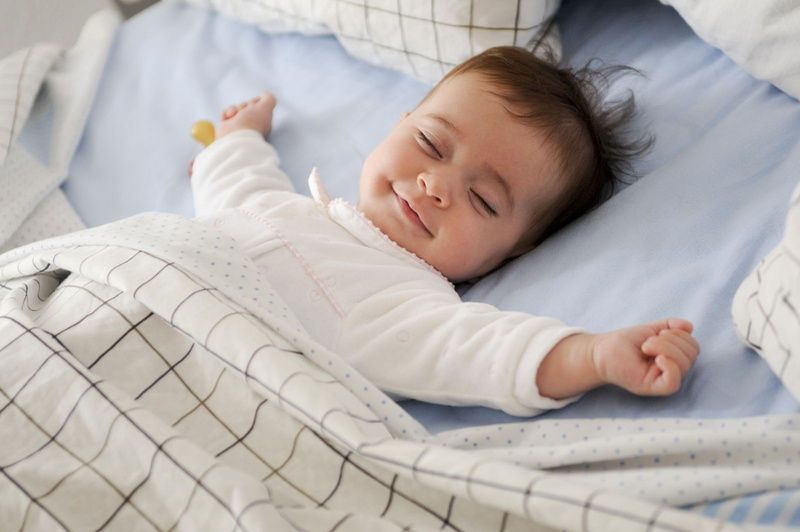 Bế trẻ sơ sinh dễ ngủ: bí quyết giúp mẹ chăm con nhàn tênh