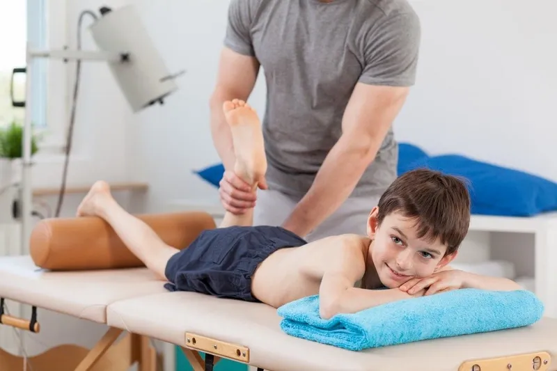Cách mát xa cho trẻ tự kỷ để cải thiện triệu chứng