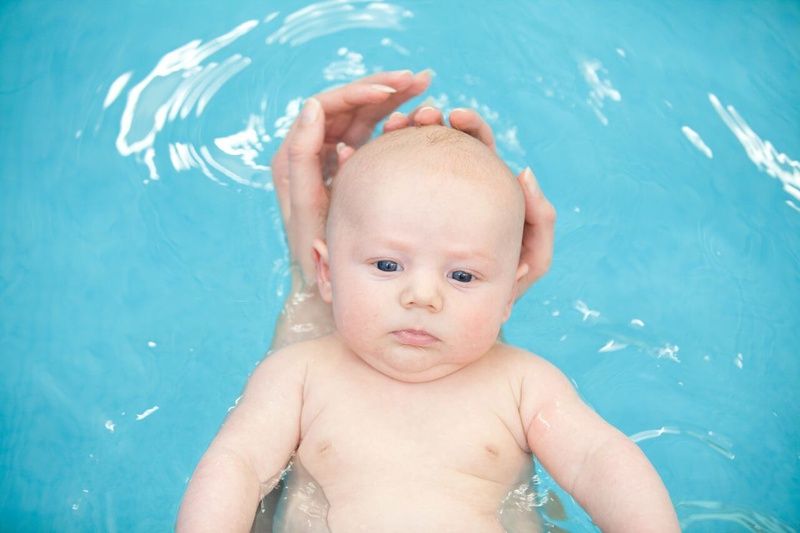 Bơi lội cho trẻ sơ sinh - lợi ích và thời điểm hợp lý