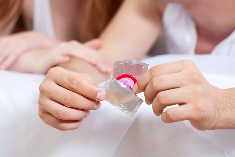 Mẹ bị sùi mào gà có cho con bú được không?