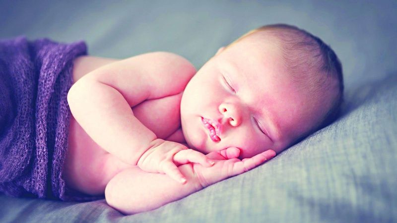Mẹo giúp trẻ sơ sinh ngủ ngon vào ban đêm từ chuyên gia