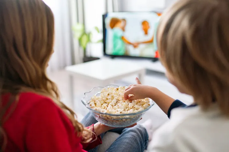Lợi ích của việc cho trẻ nhỏ xem tivi và cách thức đáng tin cậy để cho trẻ xem tivi