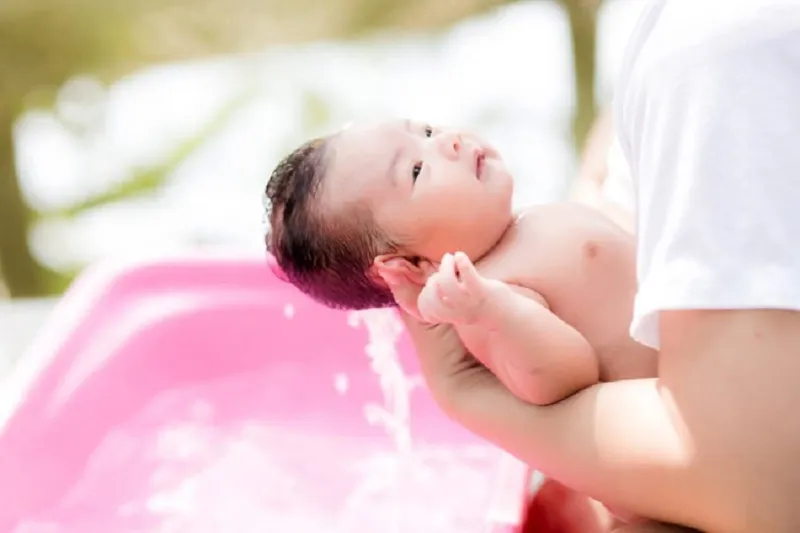 5 mẹo giúp tóc bé mọc nhanh, dày và óng mượt