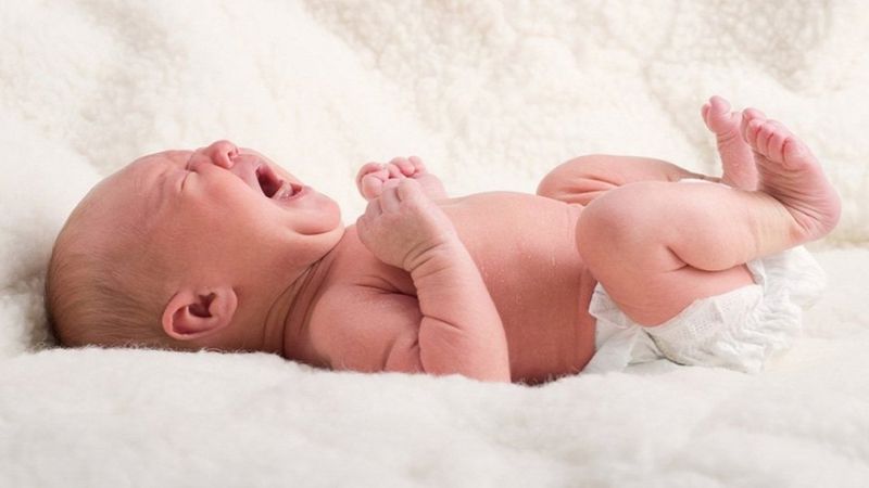 Trẻ sơ sinh khó ngủ, ngủ không sâu: nguyên nhân và cách giúp trẻ ngủ ngon hơn
