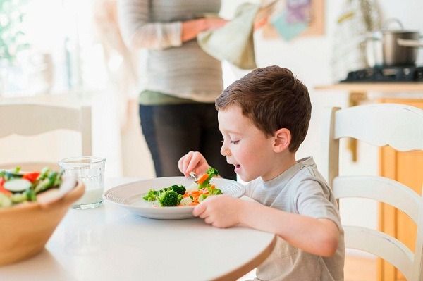 Tác động của táo bón nặng đến sức khỏe và sự thoải mái của trẻ